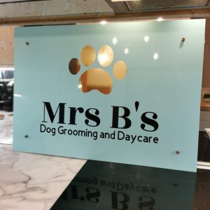 ACRYLIC BUSINESS SIGN WITH SOLID GLOSSY COLOUR