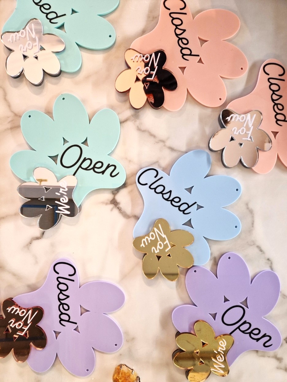 LUXURY OPEN / CLOSED PAW SIGN